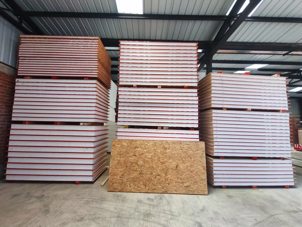 Bodega con paneles listos para despacho a obra